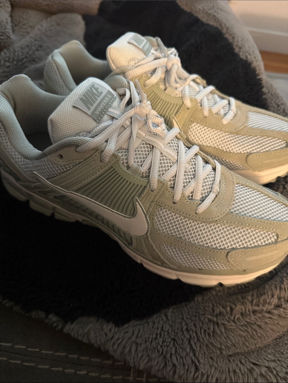 Nike Women's Beige and White Mesh Running Sneakers